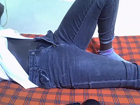 EbonyMina  online show from 10-12-25, 09:41