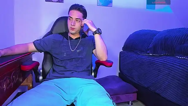 Snapshot of Alex_smith00 chatting on 12-04-24, 12:30 Alex smith00 online show from 12-04-24, 12:30