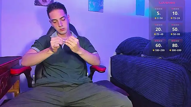 Snapshot of Alex_smith00 chatting on 12-07-24, 10:28 Alex smith00 online show from 12-07-24, 10:28