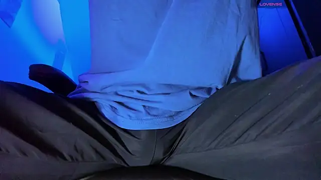 Snapshot of Alex_smith00 chatting on 12-14-24, 01:06 Alex smith00 online show from 12-14-24, 01:06