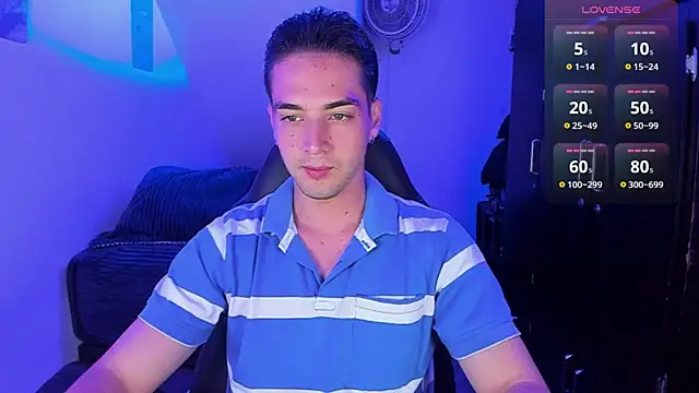 Snapshot of Alex_smith00 chatting on 12-21-24, 02:41 Alex smith00 online show from 12-21-24, 02:41