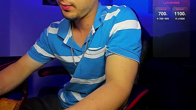 Snapshot of Alex_smith00 chatting on 01-11-25, 01:37 Alex smith00 online show from 01-11-25, 01:37