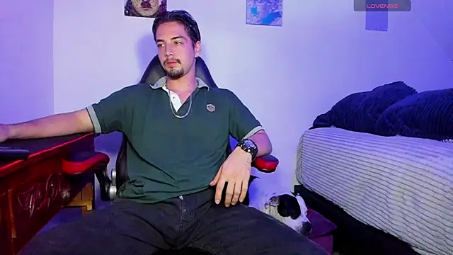 Snapshot of Alex_smith00 chatting on 01-26-25, 01:52 Alex smith00 online show from 01-26-25, 01:52