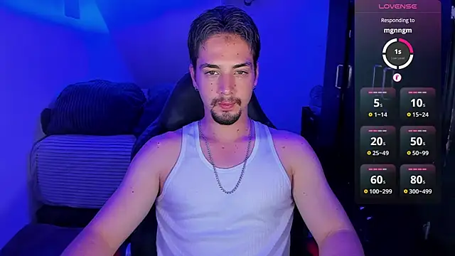 Snapshot of Alex_smith00 chatting on 02-01-25, 01:23 Alex smith00 online show from 02-01-25, 01:23