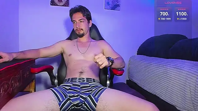 Snapshot of Alex_smith00 chatting on 02-12-25, 05:26 Alex smith00 online show from 02-12-25, 05:26