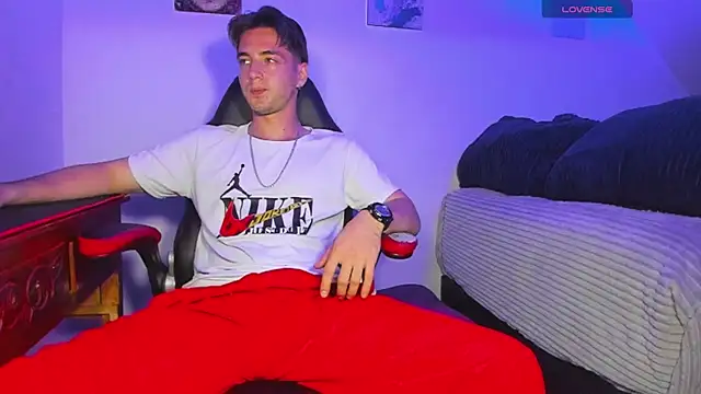 Snapshot of Alex_smith00 chatting on 02-27-25, 01:27 Alex smith00 online show from 02-27-25, 01:27