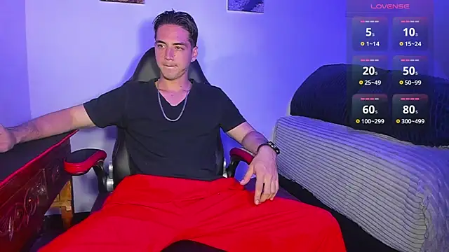 Snapshot of Alex_smith00 chatting on 03-07-25, 02:04 Alex smith00 online show from 03-07-25, 02:04