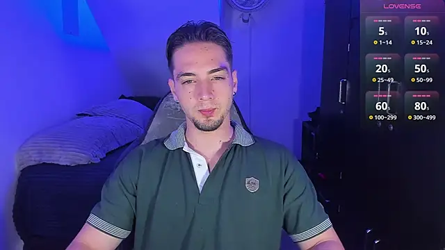 Snapshot of Alex_smith00 chatting on 10-11-25, 02:33 Alex smith00 online show from 10-11-25, 02:33