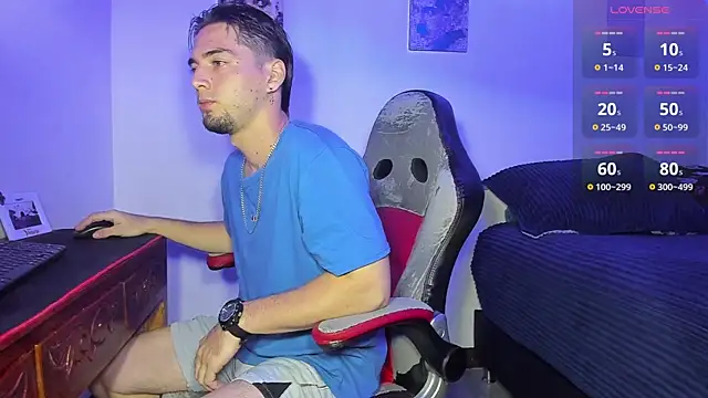 Snapshot of Alex_smith00 chatting on 10-14-25, 11:05 Alex smith00 online show from 10-14-25, 11:05