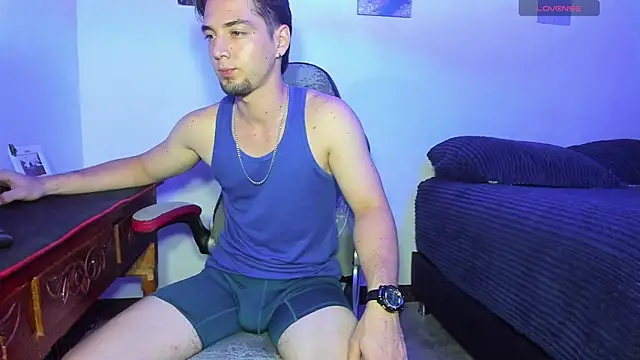 Snapshot of Alex_smith00 chatting on 10-29-25, 02:36 Alex smith00 online show from 10-29-25, 02:36