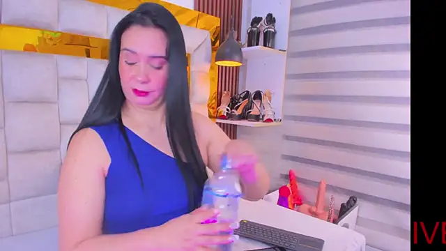 Snapshot of bigass_monic chatting on 09-18-25, 03:30 bigass monic online show from 09-18-25, 03:30