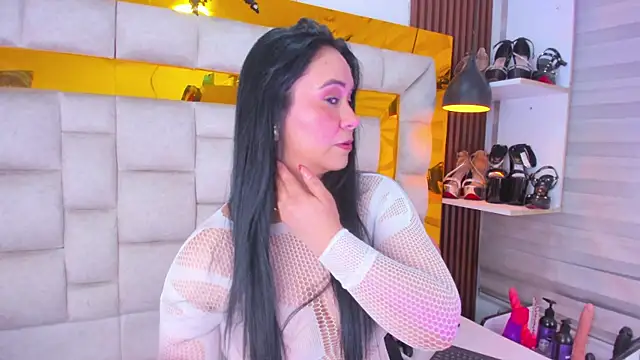 Snapshot of bigass_monic chatting on 11-30-25, 04:05 bigass monic online show from 11-30-25, 04:05