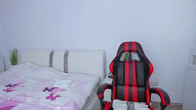 Snapshot of itsmekarina chatting on 12-18-25, 04:57 itsmekarina online show from 12-18-25, 04:57