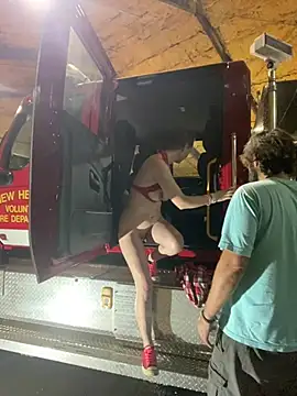 Snapshot of Charlie-N-Bubblez chatting on 12-10-24, 02:38 Charlie-N-Bubblez online show from 12-10-24, 02:38