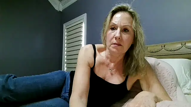 Lisaisluscious online show from 04-18-26, 02:32