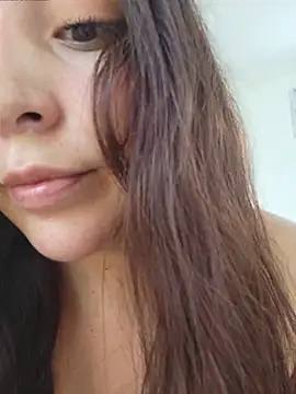 Snapshot of VickyHoult chatting on 05-17-26, 07:32 VickyHoult online show from 05-17-26, 07:32