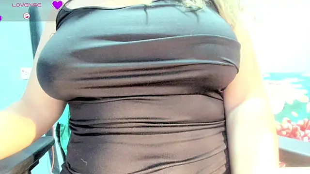 Tiffany teressa online show from 10-26-25, 04:18