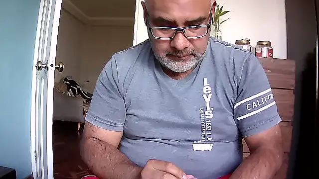 Snapshot of PhillDrake11 chatting on 05-29-26, 03:43 PhillDrake11 online show from 05-29-26, 03:43