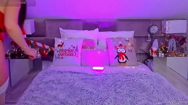 Snapshot of MiaMuse chatting on 12-14-25, 07:40 MiaMuse online show from 12-14-25, 07:40