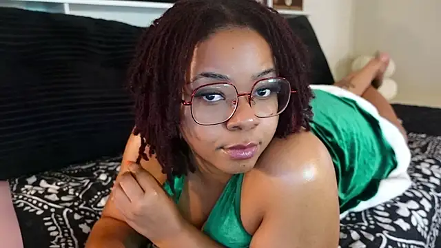 Snapshot of -khayaparker chatting on 10-31-25, 04:08 -khayaparker online show from 10-31-25, 04:08