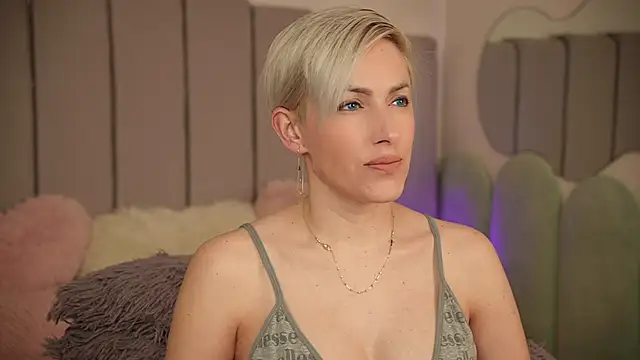 Snapshot of VickySecret96 chatting on 03-02-25, 05:58 VickySecret96 online show from 03-02-25, 05:58