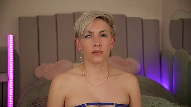 Snapshot of VickySecret96 chatting on 03-13-25, 06:12 VickySecret96 online show from 03-13-25, 06:12