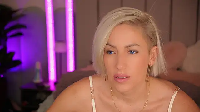 Snapshot of VickySecret96 chatting on 11-20-25, 05:45 VickySecret96 online show from 11-20-25, 05:45