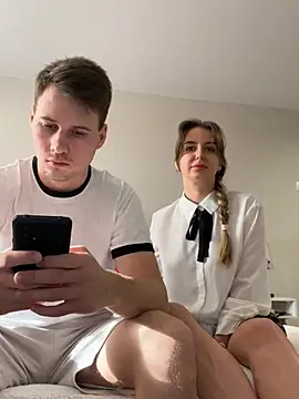 Snapshot of FluffyHat chatting on 01-05-25, 09:05 FluffyHat online show from 01-05-25, 09:05