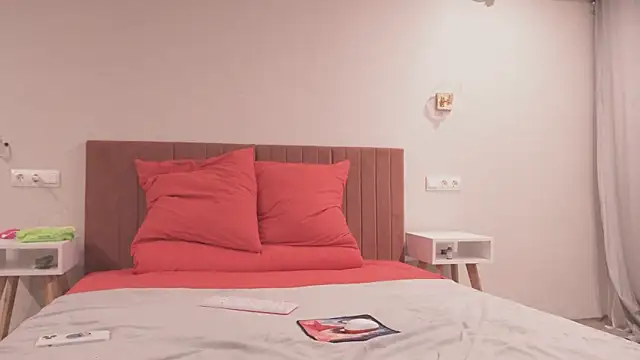 Snapshot of FluffyHat chatting on 01-18-25, 05:10 FluffyHat online show from 01-18-25, 05:10