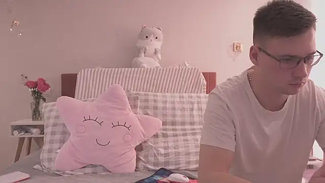 Snapshot of FluffyHat chatting on 01-29-25, 07:36 FluffyHat online show from 01-29-25, 07:36