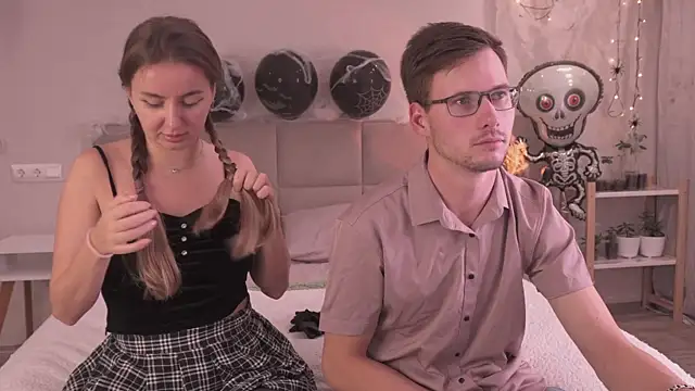 Snapshot of FluffyHat chatting on 10-25-25, 04:46 FluffyHat online show from 10-25-25, 04:46