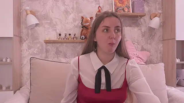 Snapshot of FluffyHat chatting on 02-07-26, 02:43 FluffyHat online show from 02-07-26, 02:43