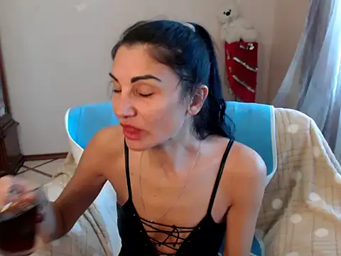 Snapshot of Karina8571 chatting on 11-25-25, 09:42 Karina8571 online show from 11-25-25, 09:42