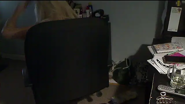 Snapshot of XTRAHORNYONE chatting on 11-21-25, 03:38 XTRAHORNYONE online show from 11-21-25, 03:38