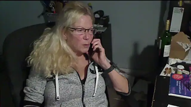 Snapshot of XTRAHORNYONE chatting on 11-26-25, 03:40 XTRAHORNYONE online show from 11-26-25, 03:40