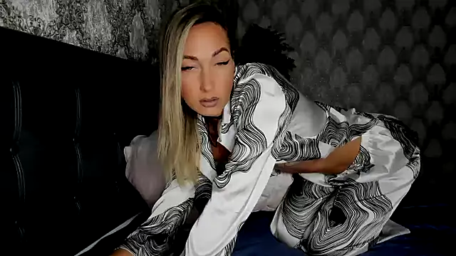 StarryHanna online show from 02-18-25, 08:14