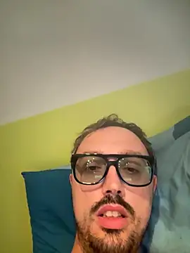 Snapshot of minga1995 chatting on 10-05-25, 11:41 minga1995 online show from 10-05-25, 11:41