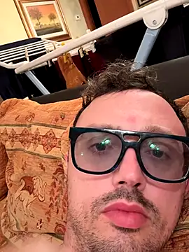 Snapshot of minga1995 chatting on 12-19-25, 09:44 minga1995 online show from 12-19-25, 09:44