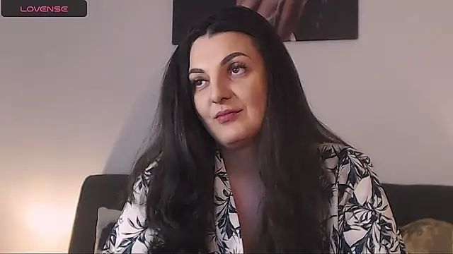 Snapshot of itsyourlady chatting on 02-12-25, 01:06 itsyourlady online show from 02-12-25, 01:06