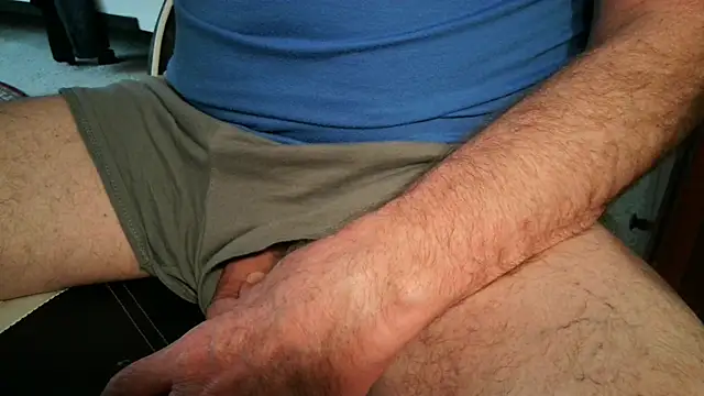 Snapshot of usdirtymikee9 chatting on 02-23-25, 06:01 usdirtymikee9 online show from 02-23-25, 06:01