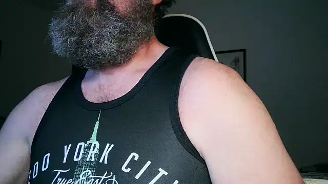 Snapshot of usdirtymikee9 chatting on 10-06-25, 01:25 usdirtymikee9 online show from 10-06-25, 01:25