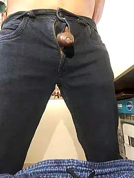 Snapshot of captain_juicyprecum chatting on 12-04-24, 04:43 captain juicyprecum online show from 12-04-24, 04:43