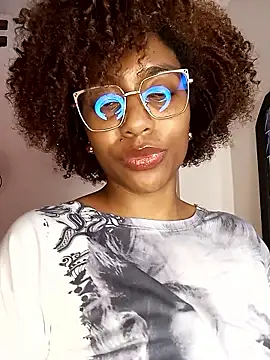 thaimy  online show from 04-16-26, 02:56