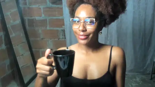 Snapshot of thaimy_ chatting on 06-11-26, 01:49 thaimy online show from 06-11-26, 01:49