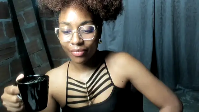 Snapshot of thaimy_ chatting on 06-16-26, 02:14 thaimy online show from 06-16-26, 02:14