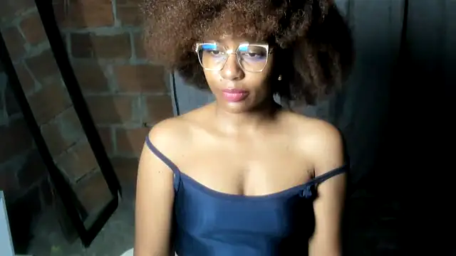 Snapshot of thaimy_ chatting on 06-30-26, 02:45 thaimy online show from 06-30-26, 02:45