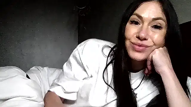 JulianaGold1 online show from 12-15-25, 08:46