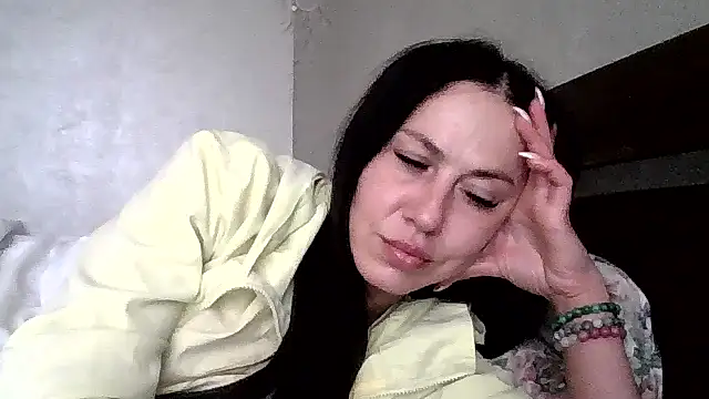 Snapshot of JulianaGold1 chatting on 05-13-26, 12:46 JulianaGold1 online show from 05-13-26, 12:46