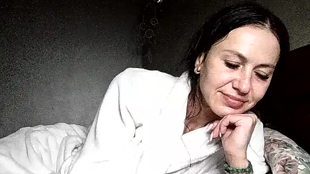 Snapshot of JulianaGold1 chatting on 05-19-26, 09:21 JulianaGold1 online show from 05-19-26, 09:21