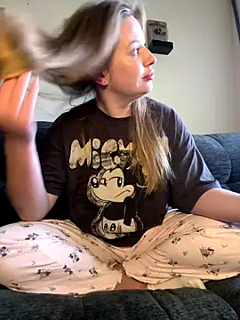 AlisaWhite online show from 12-17-25, 04:24